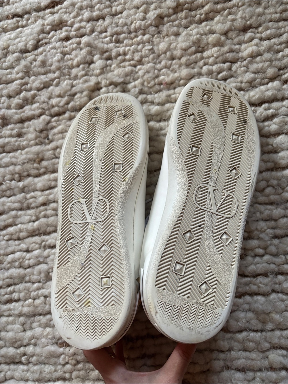 Valentino Garavani V logo perforated low top sneakers white - Picture 10 of 10